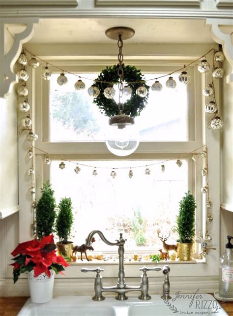 40+ Stunning Christmas Window Decorations Ideas - All About Christmas