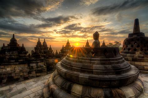 Explore Borobudur temple with Daily Tour and Borobudur Sunrise Tour