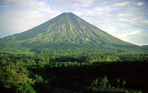 Stratovolcanoes. Photos and brief explanation