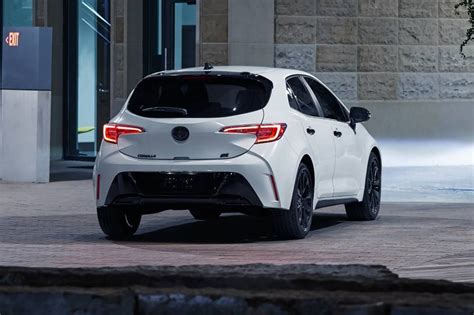 2020 Toyota Corolla Hatchback Pictures - 129 Photos | Edmunds