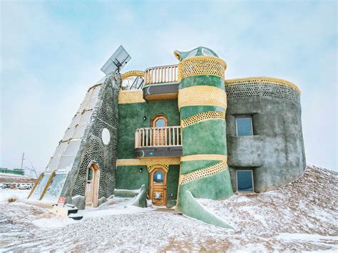 Where to Stay in Taos, New Mexico: A Night in an Earthship Home ...