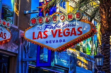 Exploring The Famous Las Vegas Sign: History And Visitor Tips - Journey ...