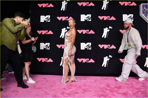 Doja Cat Rocks a Revealing Cobweb Look on the MTV VMAs 2023 Red Carpet ...