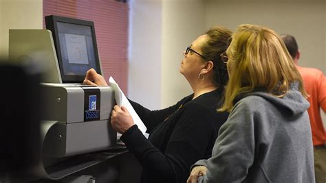 Debate over Hand counting vs. voting machines - KBHB News