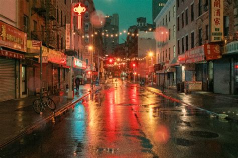 Gorgeous Photos of a Rain Soaked Chinatown in New York