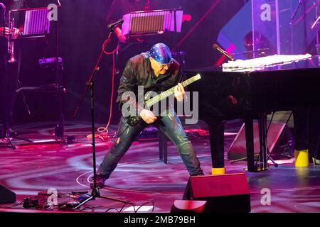 Neil Lockwood is the former lead singer with ELO Part 2 performing on P ...