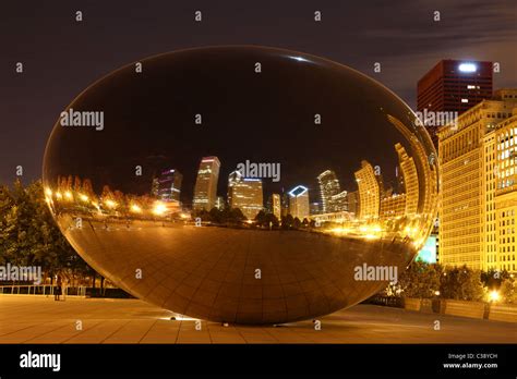 Chicago Bean Night Skyline High Resolution Stock Photography and Images ...