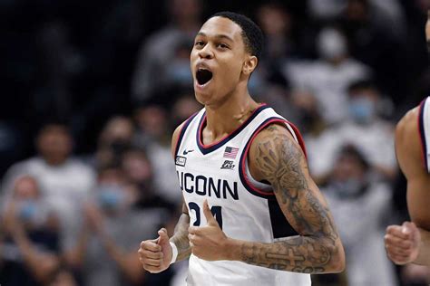 Hawkins, Jackson return for to help UConn men's victory