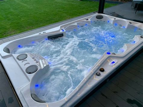 I-Sense Grande 8-10 Person Hot Tub Jacuzzi 3.8 X 2.25m Luxury Spa for sale from United Kingdom