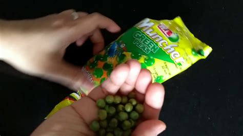 Muncher Fried Green Peas Snack (Original) (青豆小食) | Best Snacks in Philippines - YouTube