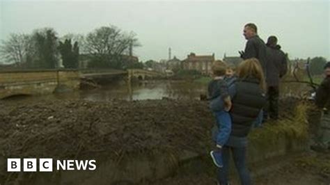 Tadcaster bridge collapse: Town still waiting for flood-relief help ...