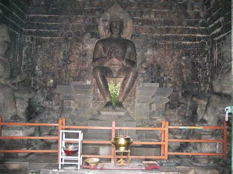 Candi Mendut Dinasti Syailendra