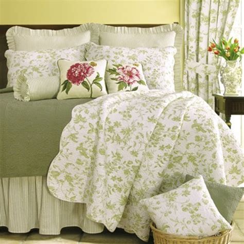 kosin store french country bedding: C & F Enterprises Brighton Green Toile Quilt Set