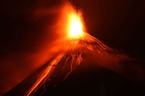 Guatemala’s Fuego volcano eruption forces 4,000 to evacuate | Volcanoes News | Al Jazeera