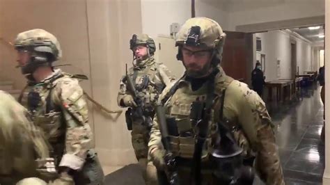 FBI SWAT Team Enters U.S. Capitol Building - YouTube