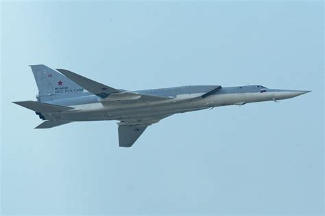 BREAKING: Russian Tu-22M3 supersonic bomber crash lands in Arctic, at least 2 dead | Fighter Sweep