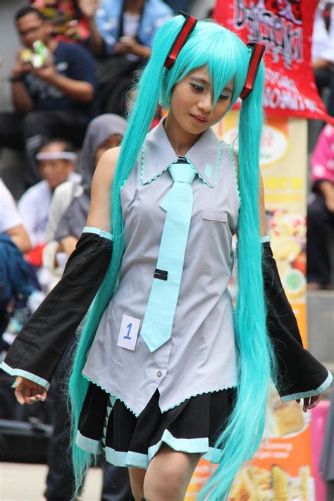 Hatsune Miku Cosplay by dejikodaioh on DeviantArt