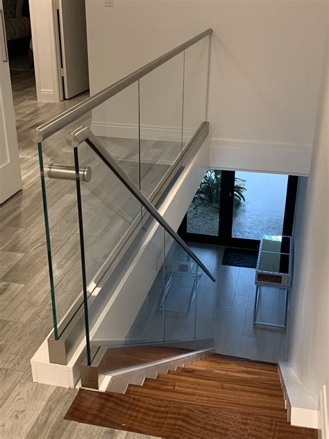 Glass Railing Staircase: What It Is, And What You Need To Know ...