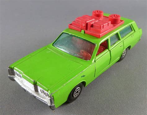 Matchbox Speed King K-23 Mercury Commuter Green Station Wagon with lugages