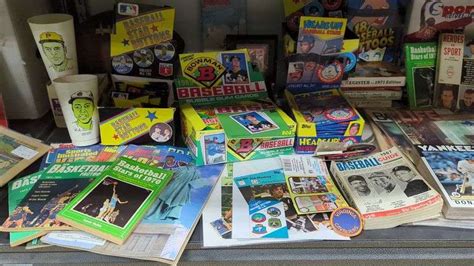 Lot Vintage Sports Cards & Memorabilia - Dixon's Auction at Crumpton