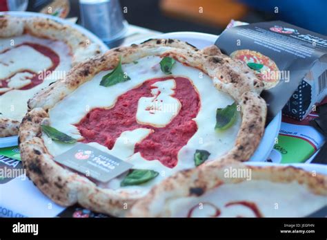 Naples pizza festival hi-res stock photography and images - Alamy