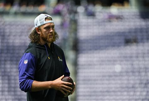 Vikings Provide Unfortunate Injury Update on T.J. Hockenson - Newsweek