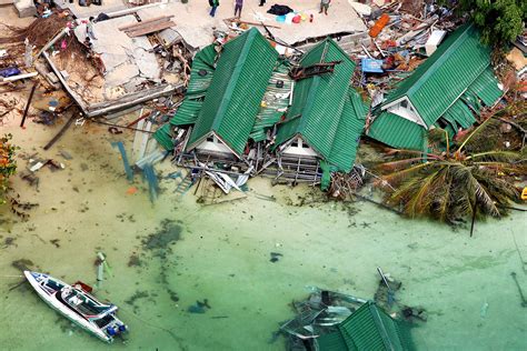 Asian Tsunami 2004-thailand - Chilean documentary and photojournalist ...