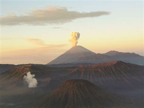 List of volcanoes in Indonesia - Wikipedia