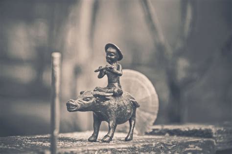 Free picture: art, decoration, monochrome, sepia, object, sculpture, outdoor, boy, object ...