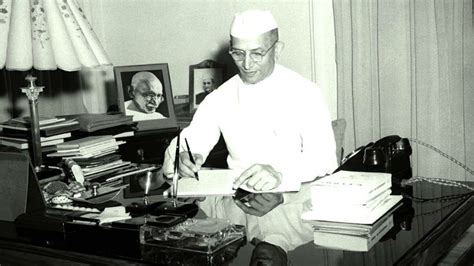 Morarji Desai Biography in Hindi | मोरारजी देसाई जीवन परिचय ...