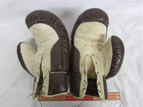 VINTAGE BOXING GLOVES