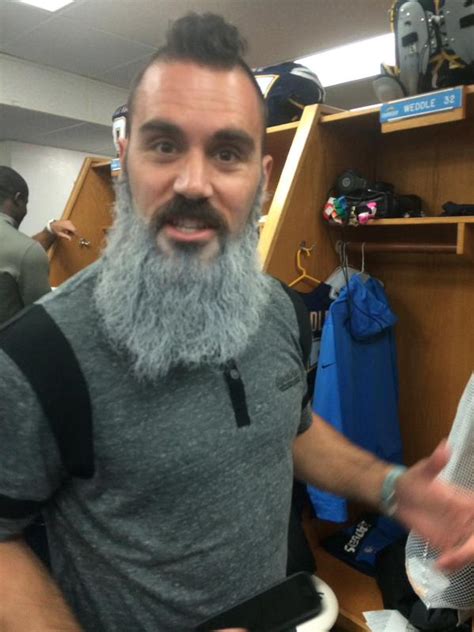 Eric Weddle dyed his beard gray because Christmas! (via BoltsBrasil ...