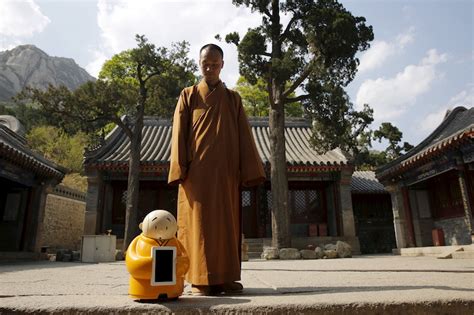 Chinese robot monk blends science and Buddhism