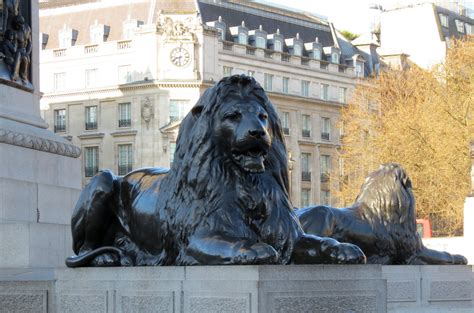 Trafalgar Square Lions - Bob Speel's Website