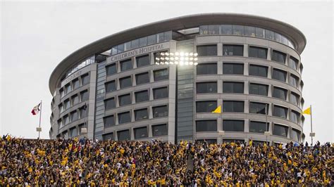 Doing the Iowa wave - The Daily Iowan