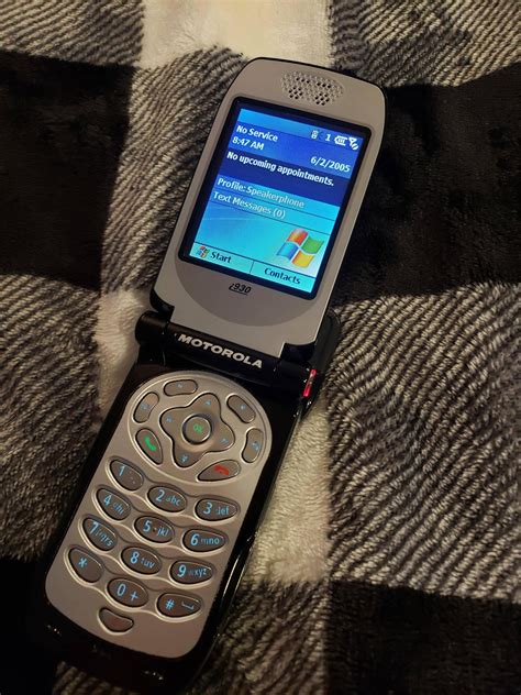 The Motorola i930, an oddball Windows Mobile iDEN/GSM Smart Flip Phone : vintagemobilephones