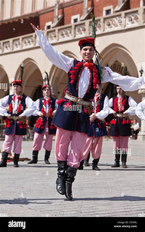 Polish traditional costume hi-res stock photography and images - Alamy