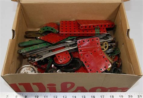 LOT OF VINTAGE ERECTOR SET PARTS - PRE 1960 - Kastner Auctions