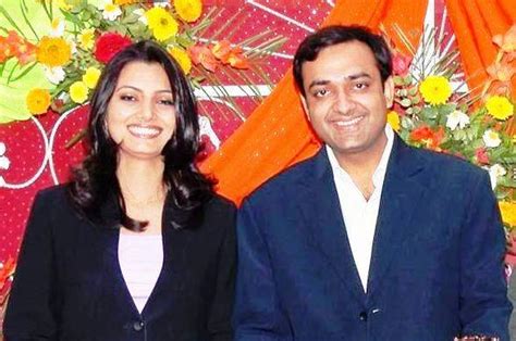 Chitra Tripathi (News Anchor) Age, Husband, Children, Family, Biography » StarsUnfolded