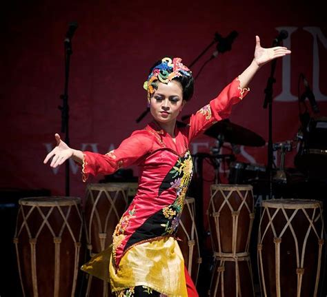 THE WONDERFUL OF WEST JAVA - INDONESIA: Jaipong dance