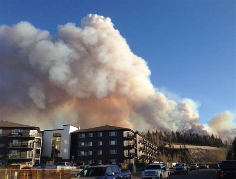 Smoke from a wildfire fills the sky in downtown Fort McMurray looking ...