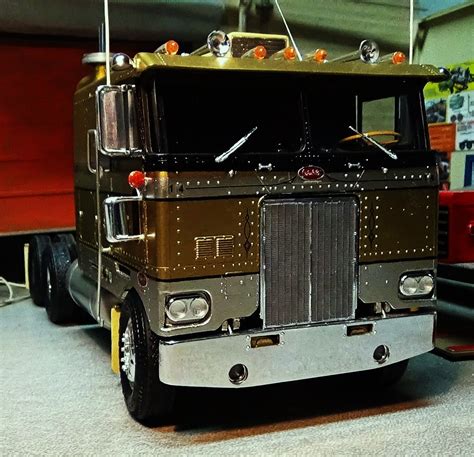 Peterbilt 352 - Model Trucks: Big Rigs and Heavy Equipment - Model Cars ...