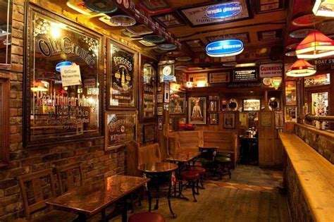 11 Best Pubs In Belfast: A Guide To HISTORIC Pubs You'll Love