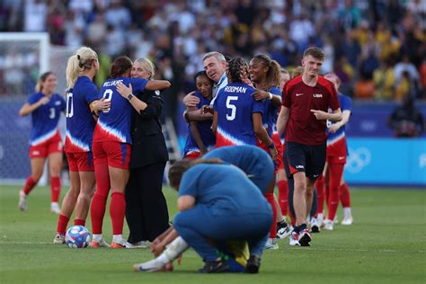 12 amazing photos of USWNT celebrating Olympic gold medal match win