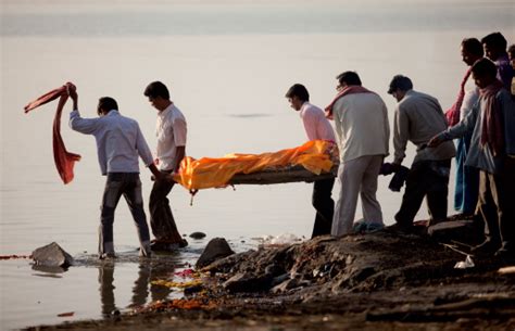 Hindu Funeral Ceremony Stock Photo - Download Image Now - iStock