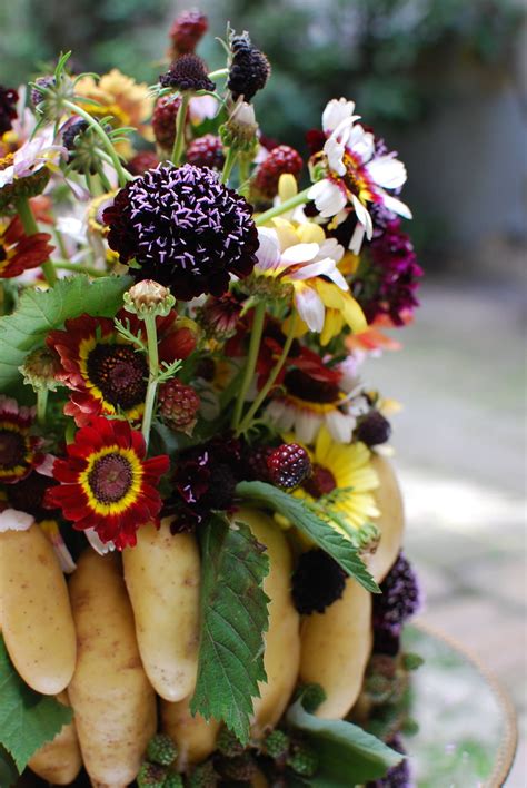 Potato arrangement with flowers Scabiosa and res berries Catherine Muller Flower School Paris ...