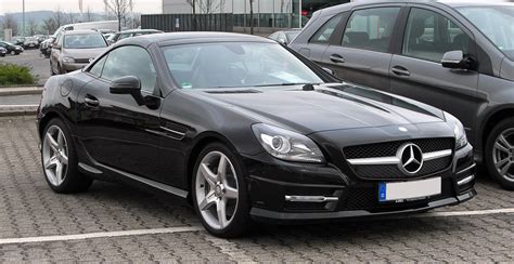 File:Mercedes-Benz SLK 200 BlueEFFICIENCY Sport-Paket AMG (R 172) – Frontansicht, 1. April 2011 ...
