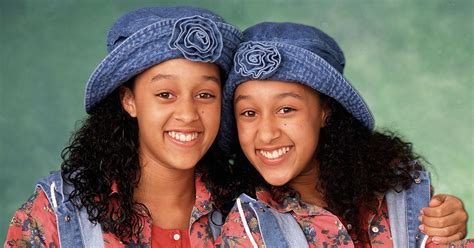 Here's what you probably never noticed about the "Sister Sister" theme song | HelloGiggles