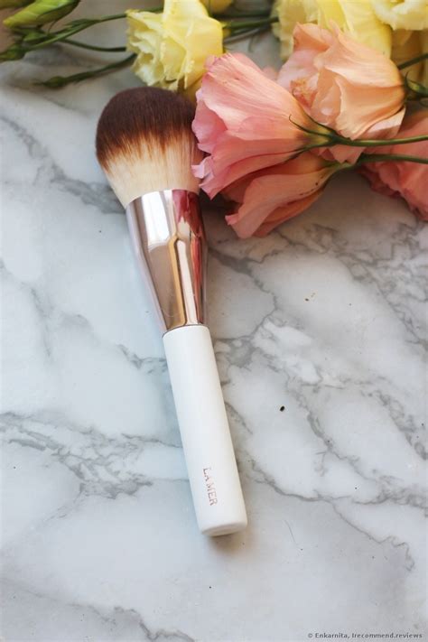 La Mer The Powder Brush - «Big, fluffy, super soft, luxury powder brush!» | Consumer reviews