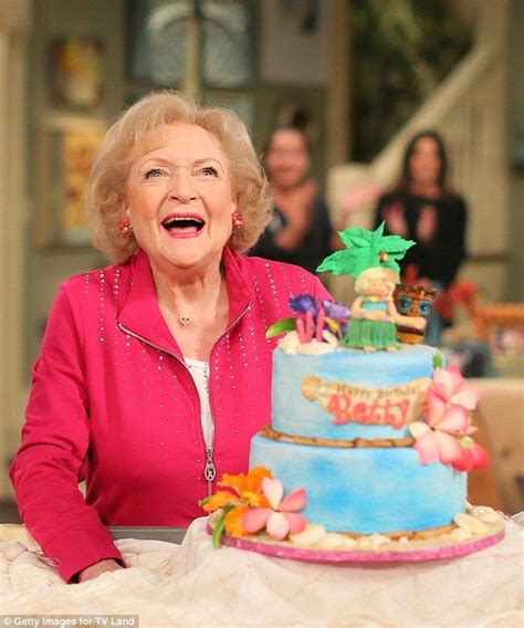 Nobody makes us smile quite like Betty White | Betty white, Happy 95 ...